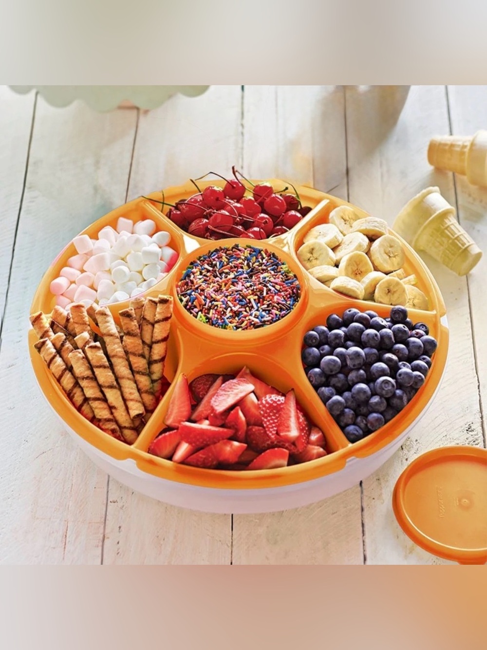 LARGE SERVING CENTER TUPPERWARE 7 DIVIDED COMPARTMENTS DOMED LID 14 OZ DIP BOWL